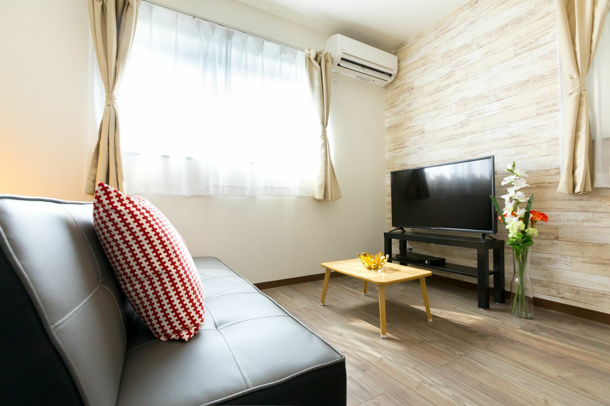 Corlux Villa Osaka Bagian luar foto